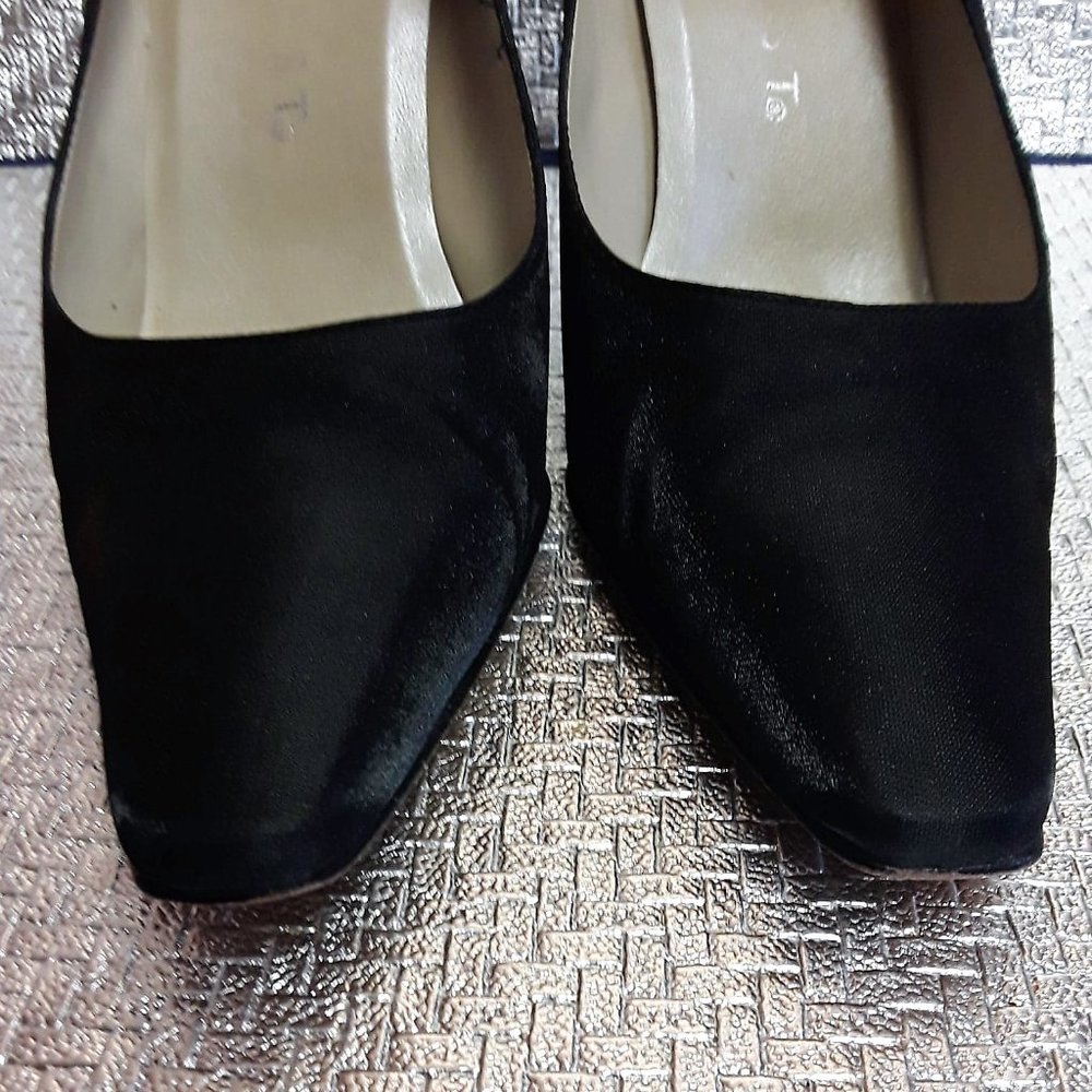 Nine West Black Shiny Fabric Heel | Size 8 - Picture 3 of 4